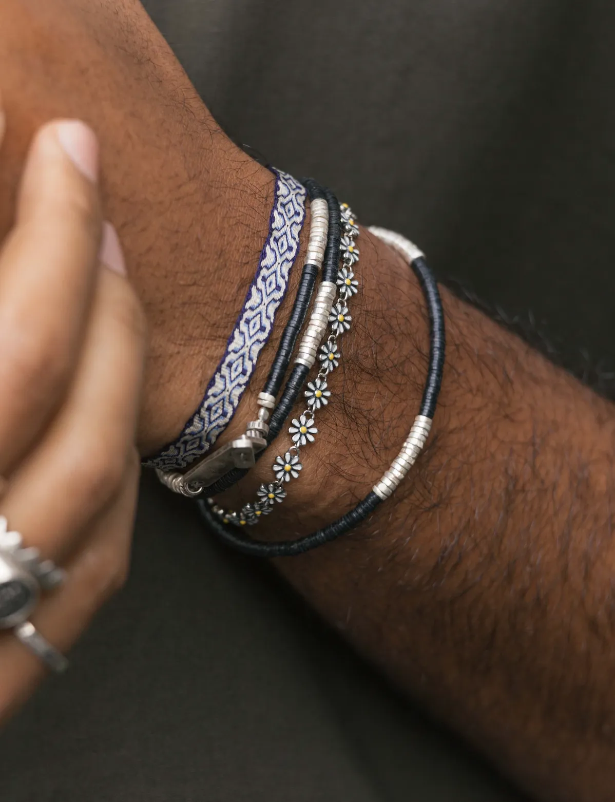 3 Laps Bracelet With Vinyl And Sterling Silver Beads (Black)